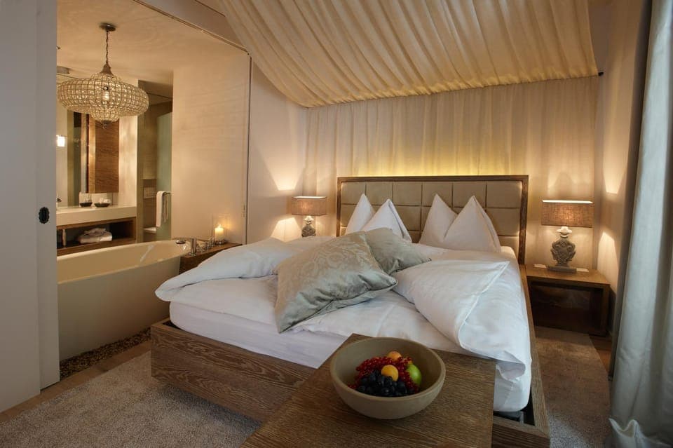 Bed, Photo of the whole room, Bedroom, Bath, towels