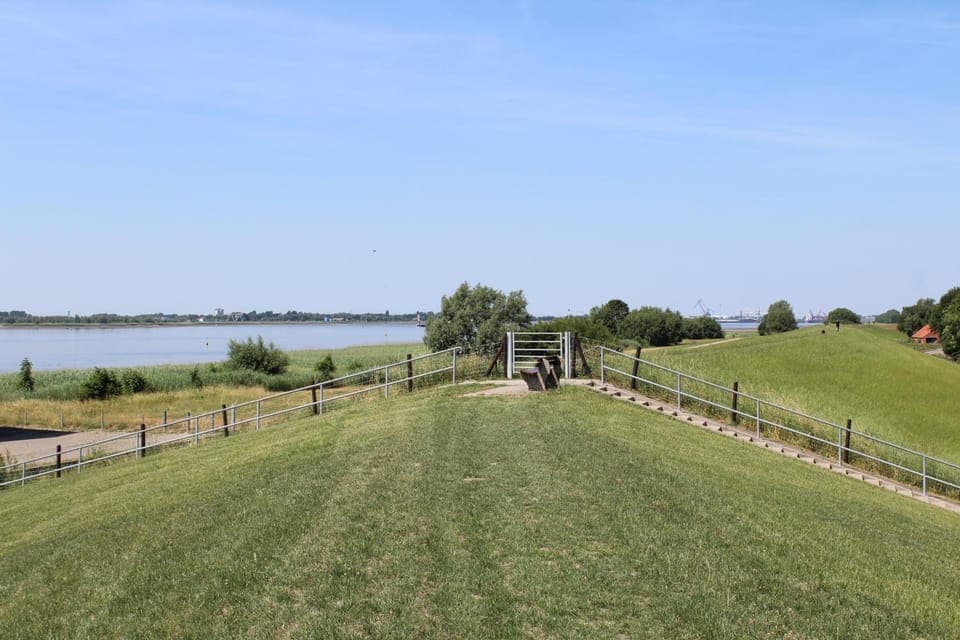 Nearby landmark, Neighbourhood, Natural landscape