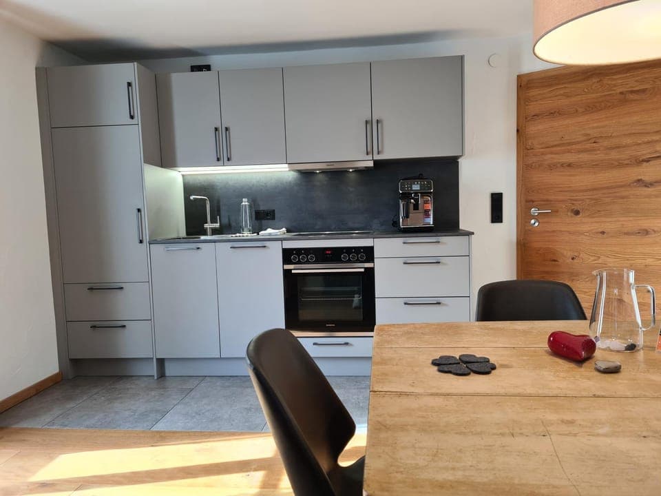 Kitchen or kitchenette, Dining area, dishwasher, pet friendly