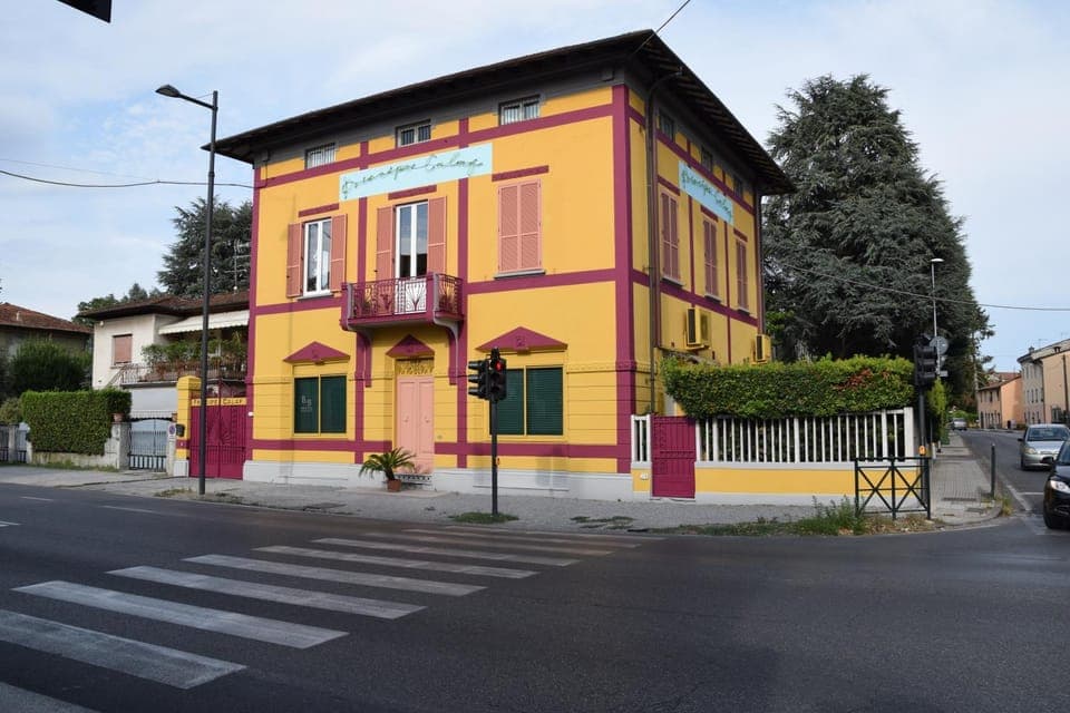 Property building, Restaurant/places to eat, Property logo or sign, Neighbourhood, City view, Street view