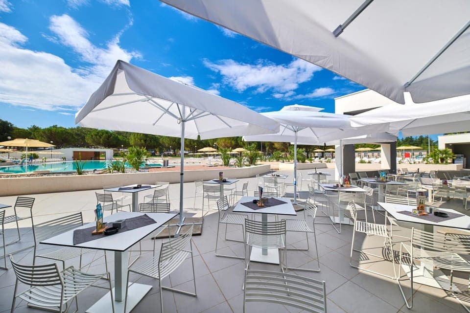 Restaurant/places to eat, Swimming pool, Swimming pool