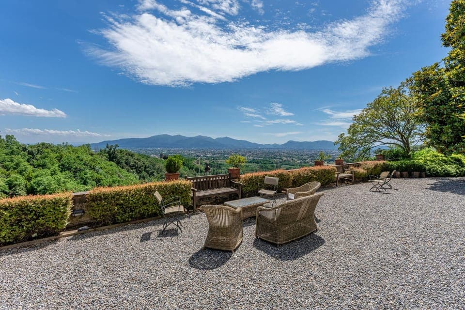 Natural landscape, Seating area, Evening entertainment, Mountain view