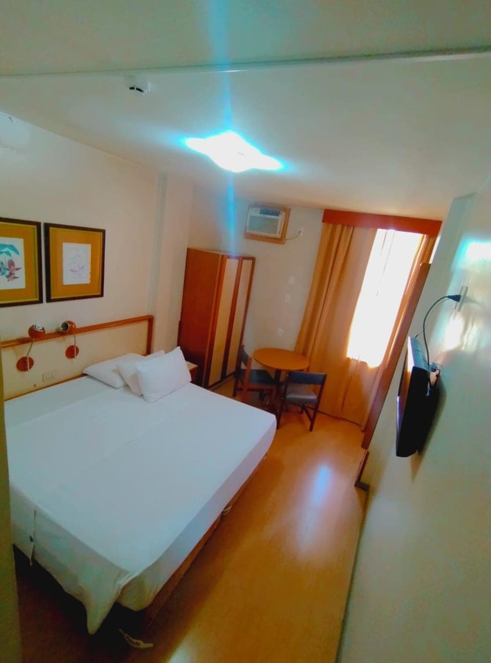 Bed, Photo of the whole room, air conditioner