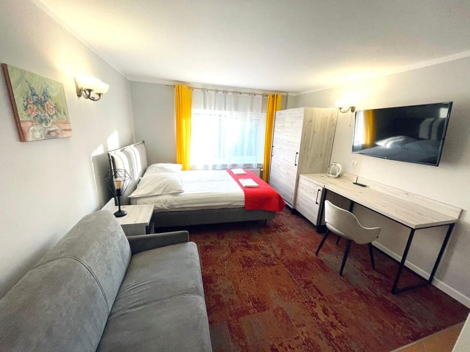 Bed, Bathroom, TV and multimedia, Photo of the whole room, Floor plan, Bedroom, Parking