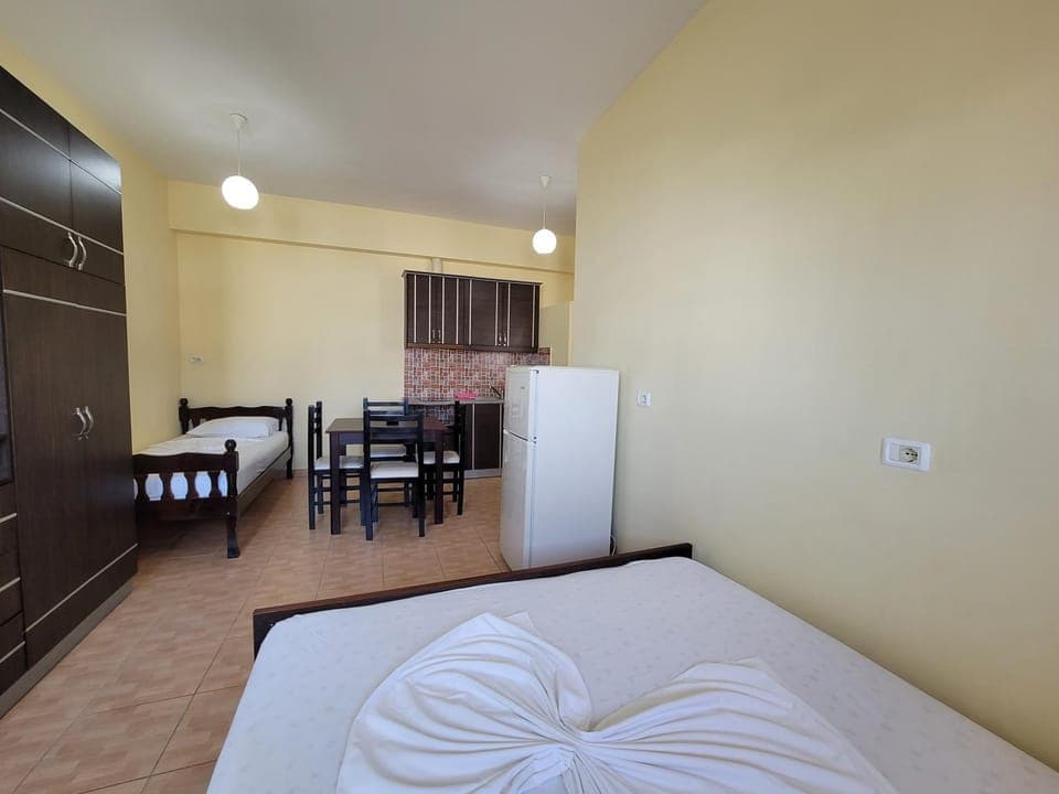 Kitchen or kitchenette, Bedroom