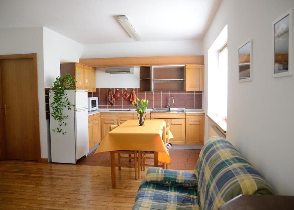 Kitchen or kitchenette, Living room