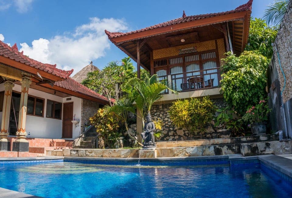 Property building, Day, Swimming pool