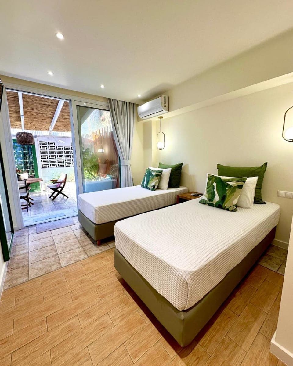 Bed, Summer, Balcony/Terrace