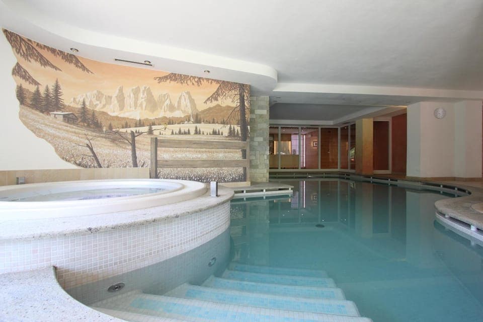 Hot Tub, Swimming pool