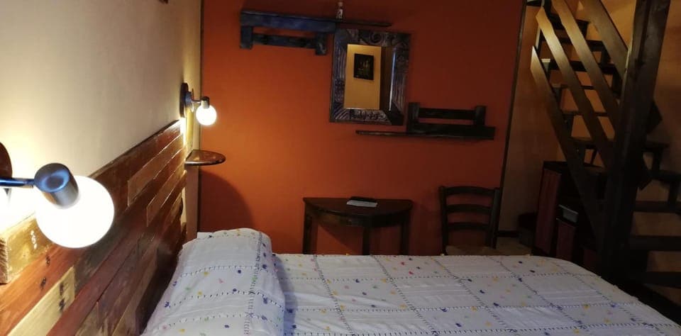 Bed, Photo of the whole room, Decorative detail, Bedroom