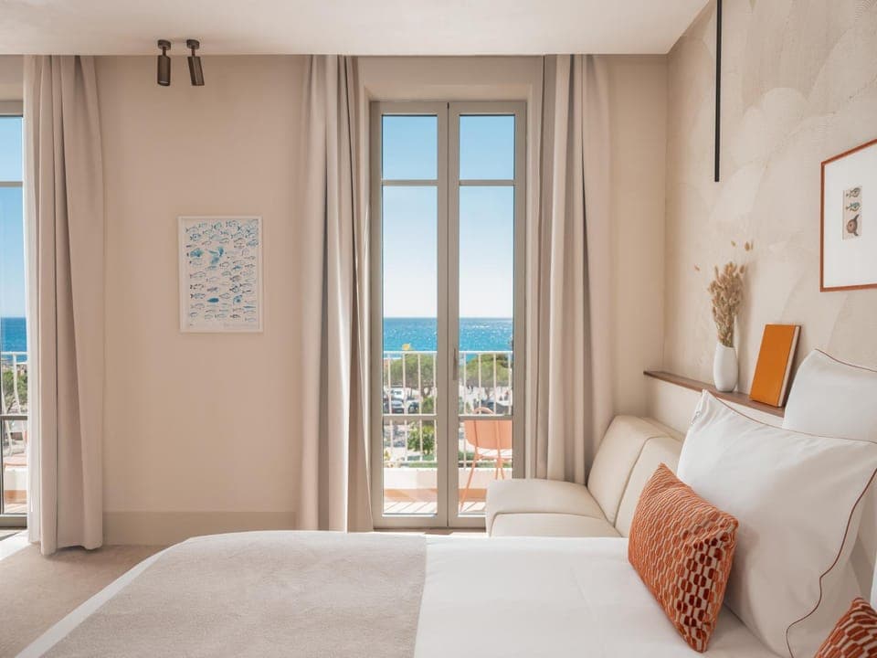 Photo of the whole room, Bedroom, Sea view
