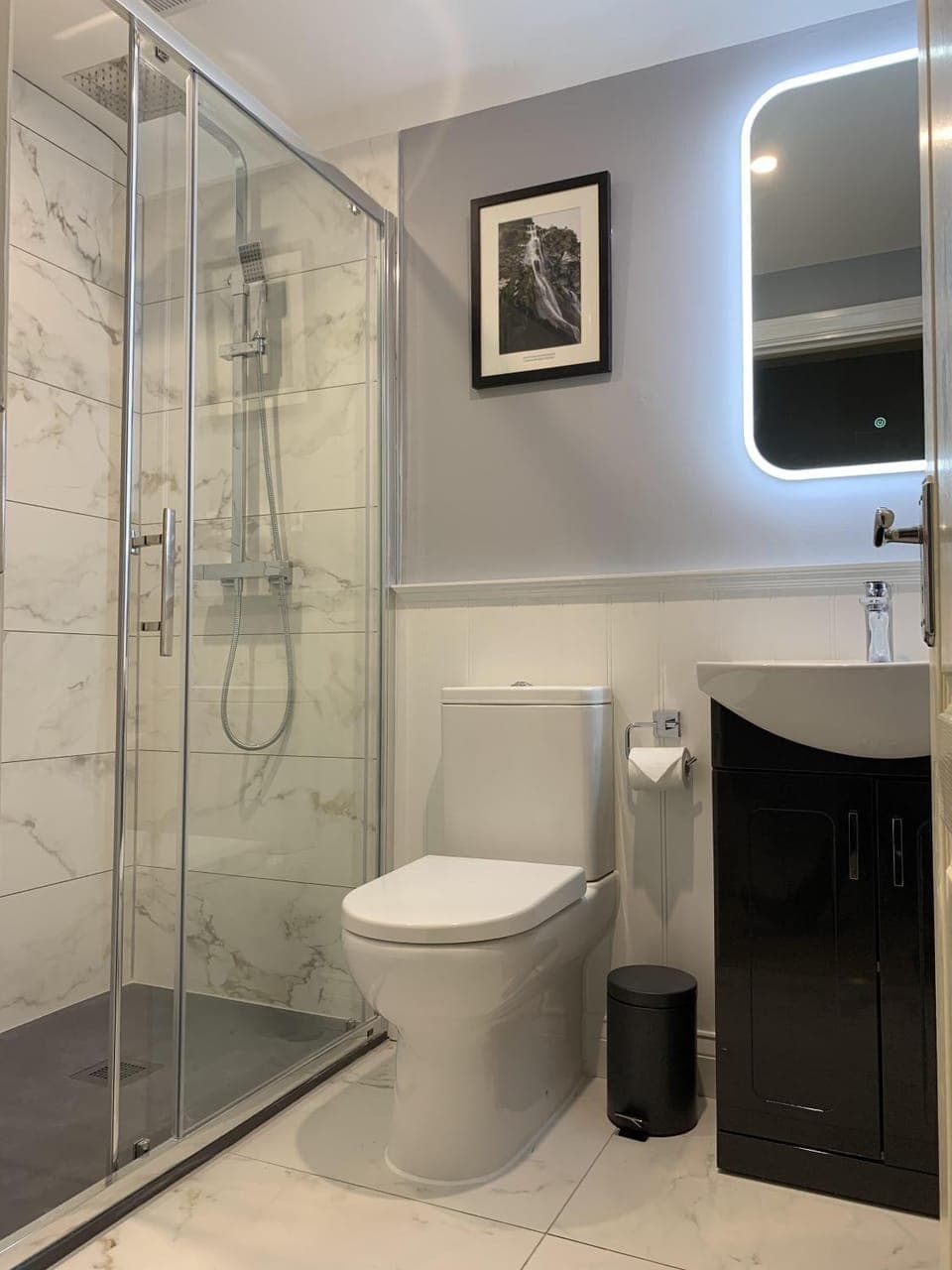 Shower, Toilet, Property building, Bathroom, On site