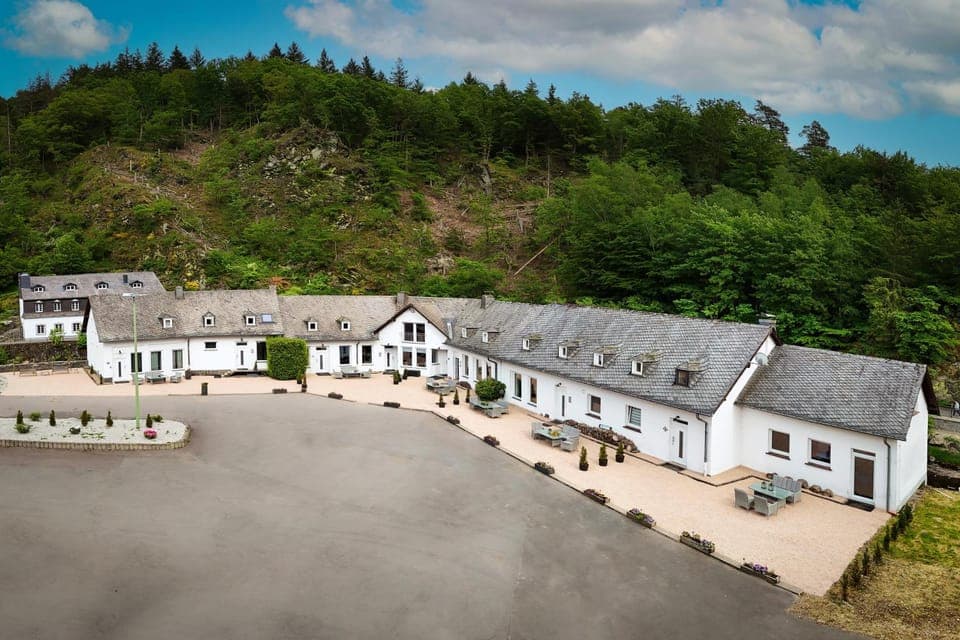 Property building, Day, Neighbourhood, Natural landscape, Mountain view