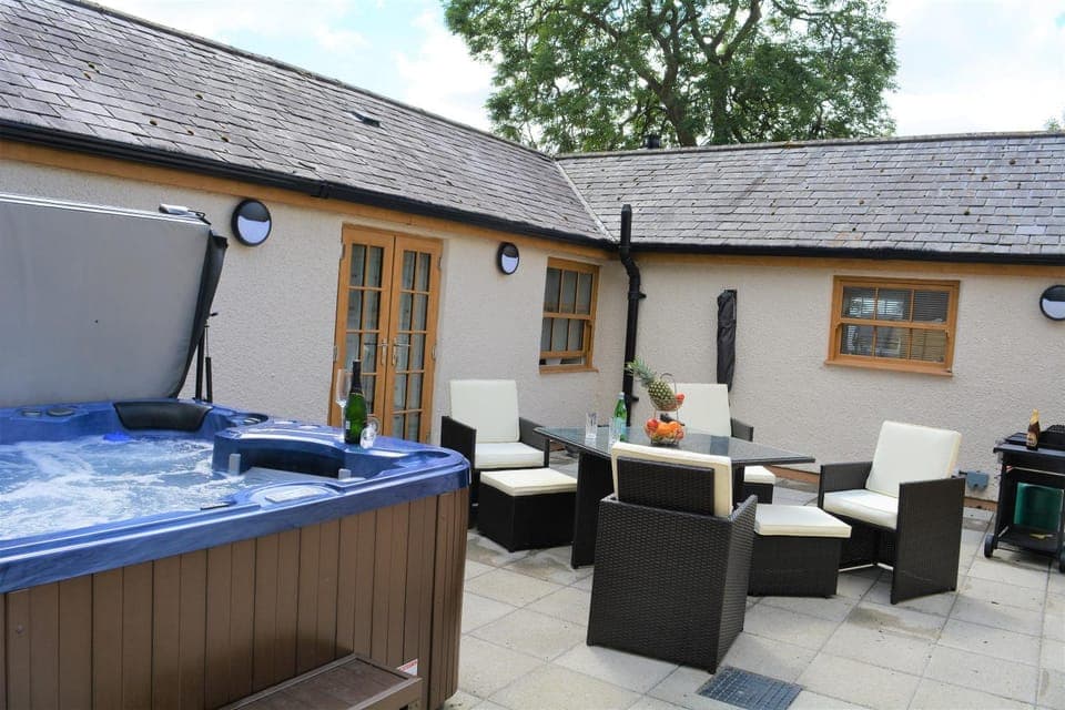 Property building, Patio, BBQ facilities, Hot Tub