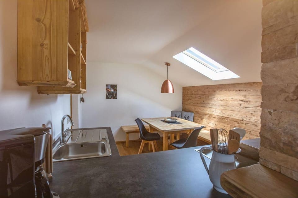 Kitchen or kitchenette, Seating area, Dining area