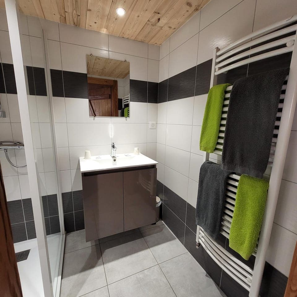 Shower, Bathroom, towels