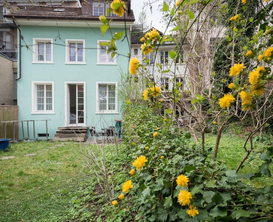 Facade/entrance, Spring, Internal: Not applicable to any particular room