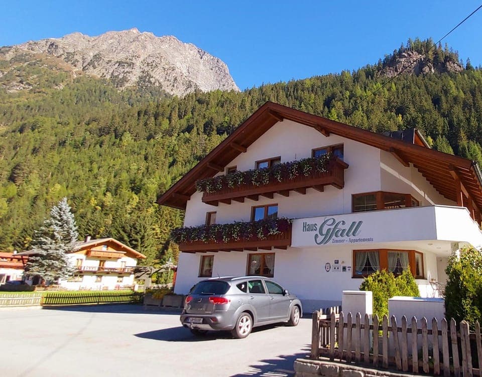 Property building, Natural landscape, Mountain view, Parking