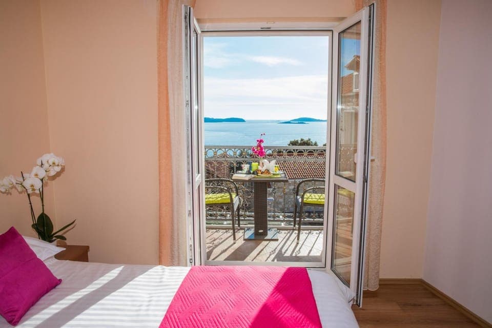 Bed, Bedroom, Sea view