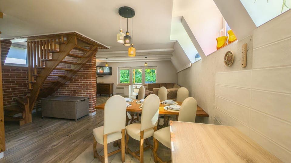 Dining area, kitchen