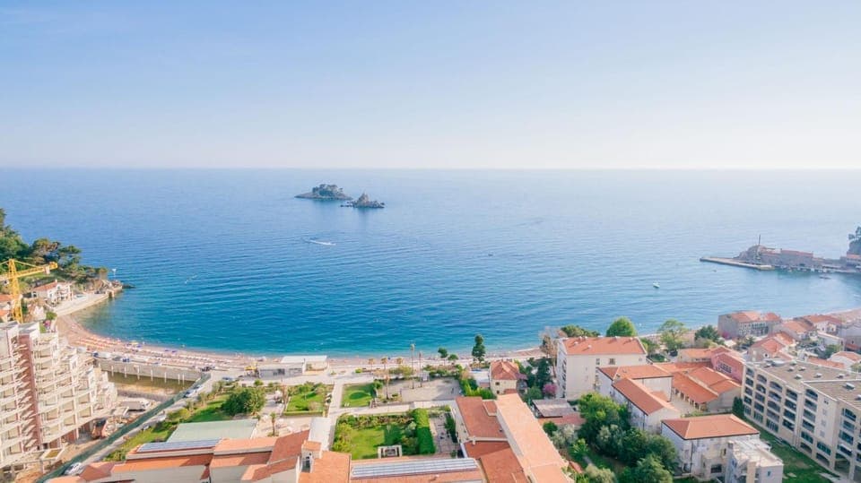 Property building, Neighbourhood