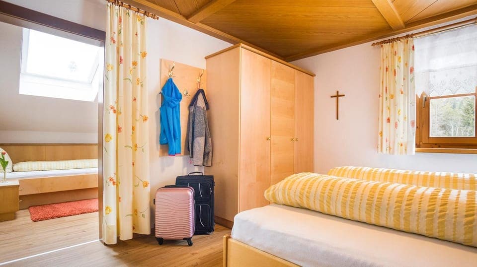 Photo of the whole room, Family