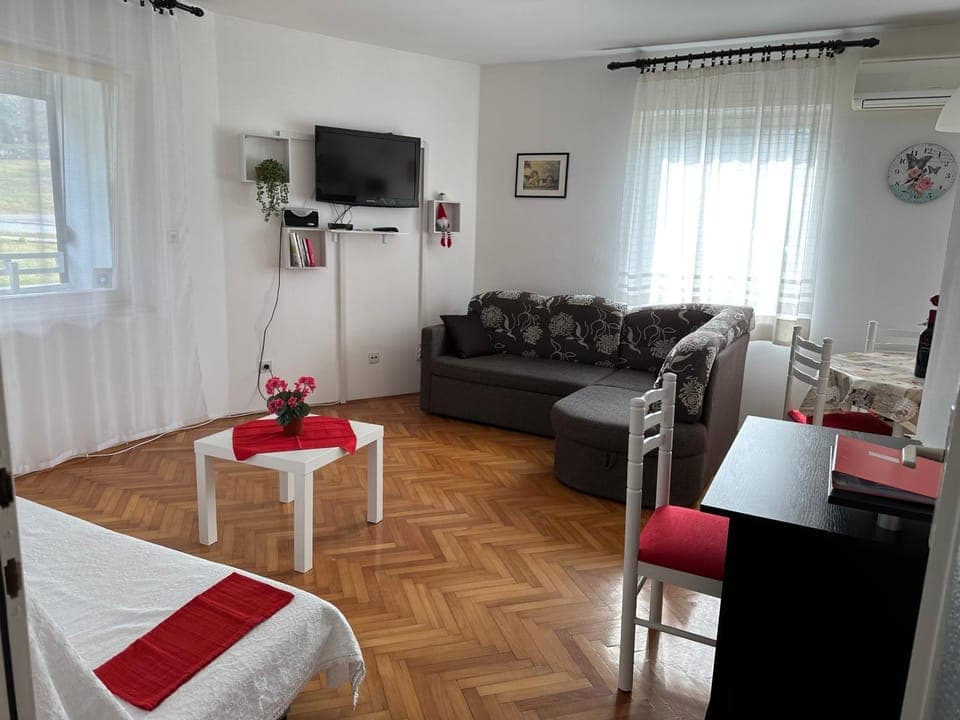 TV and multimedia, Living room, Evening entertainment