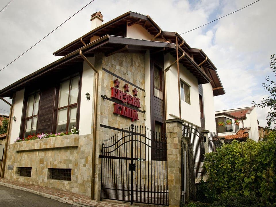 Property building, Facade/entrance, Summer, Evening entertainment