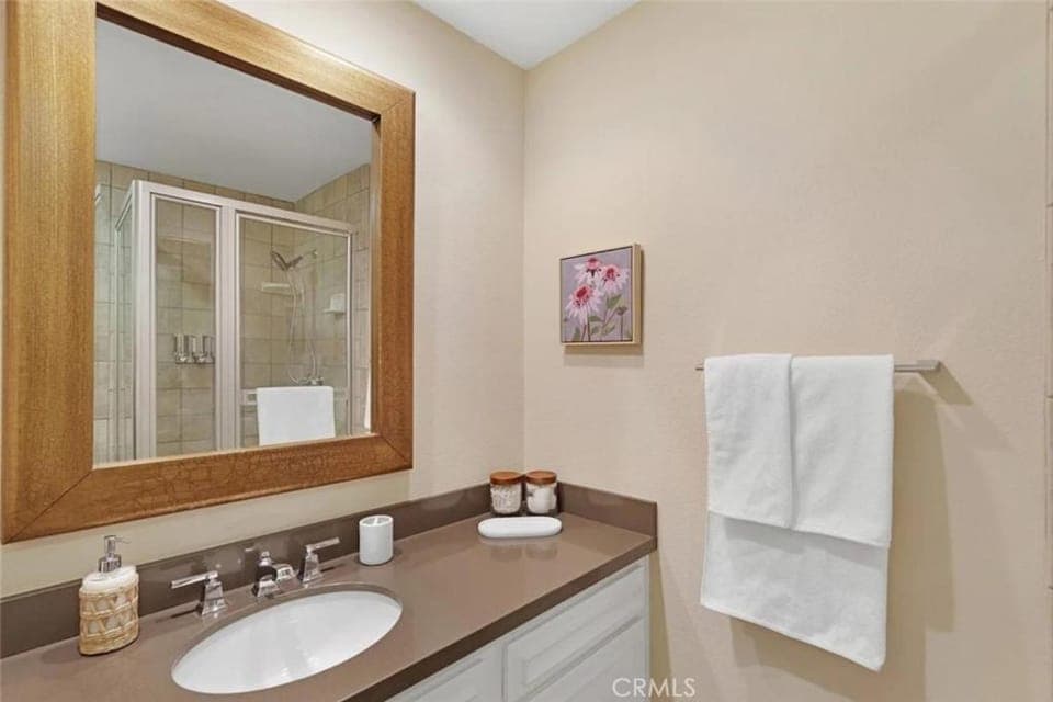 Shower, Toilet, Bathroom, heating, internet, towels, air conditioner
