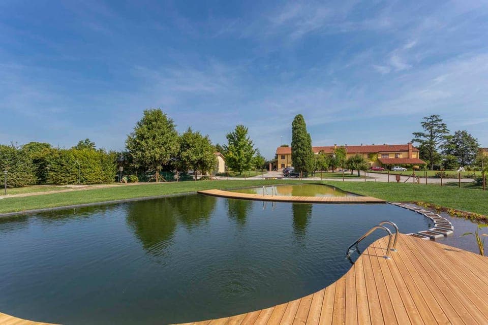 Facade/entrance, Swimming pool
