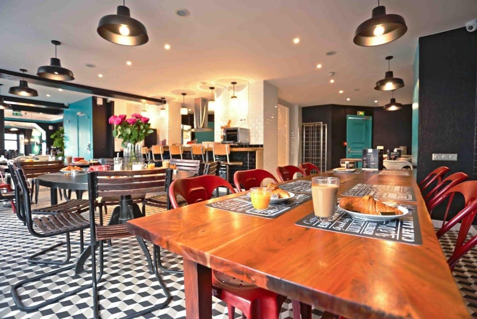 Restaurant/places to eat, Lounge or bar