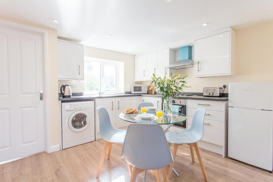 Kitchen or kitchenette, Dining area, oven, stove, toaster, washing machine