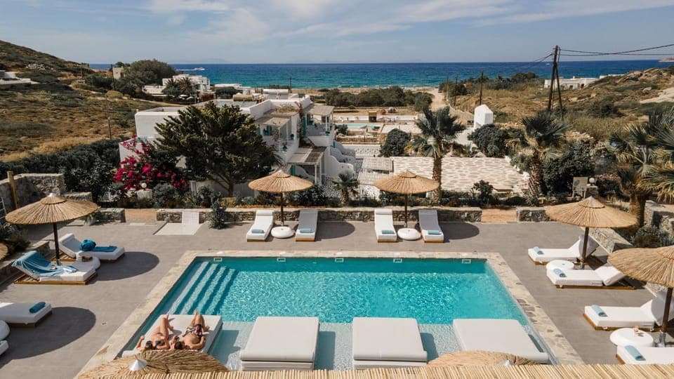 Property building, Nearby landmark, Day, Natural landscape, Beach, Pool view, Sea view, Swimming pool, Swimming pool, sunbed