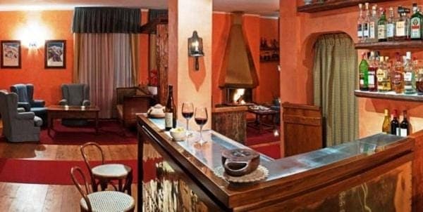 Lounge or bar, Lounge or bar