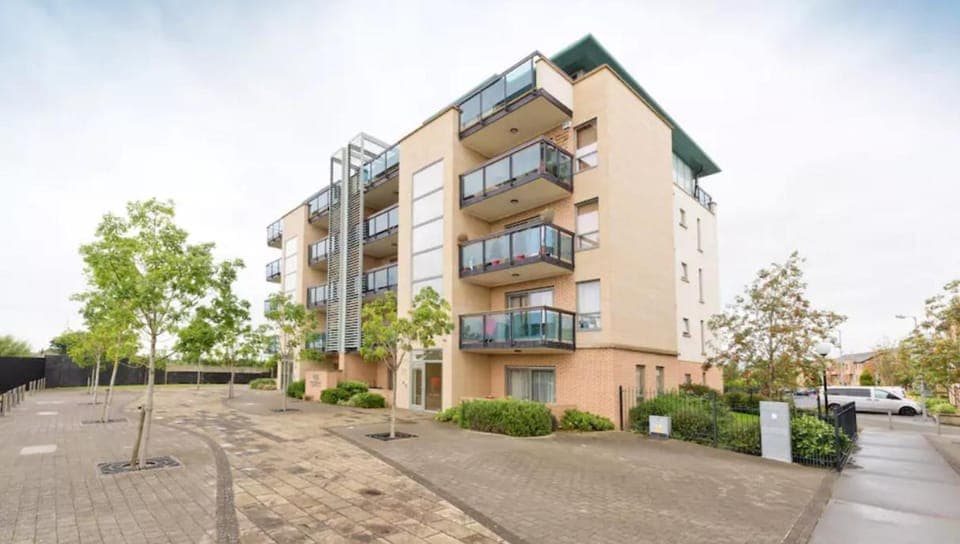 Property building, Street view, Location