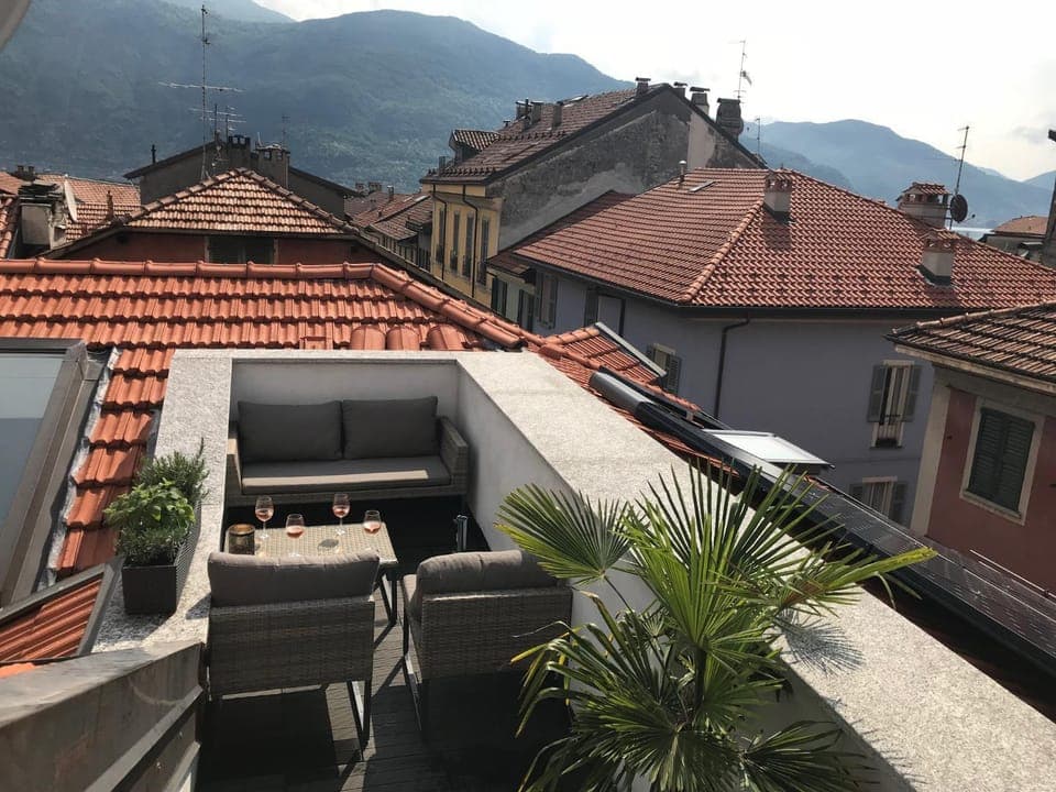 Balcony/Terrace, Text overlay, Landmark view