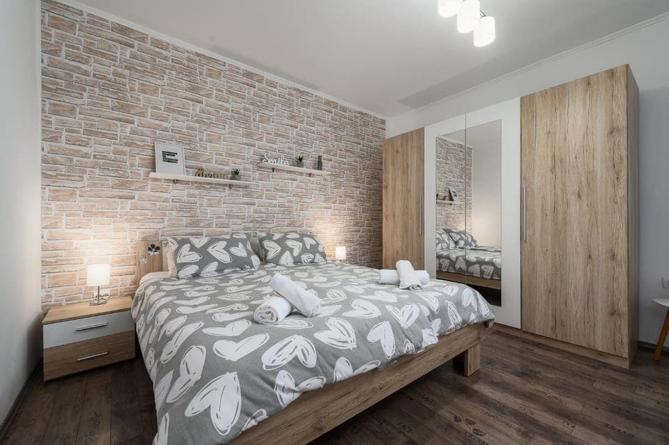 Bed, Photo of the whole room, Bedroom, towels, towels, wardrobe