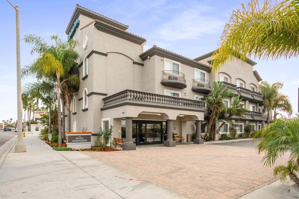 Property building, Staff, Restaurant/places to eat, Facade/entrance, On-site shops, Kitchen or kitchenette, Other, Beach, Bedroom, Street view, Street view, Drinks, Location, Parking, heating, heating, internet, internet, minibar, stove, toaster, towels, towels, vending machine, laundry, washing machine, dryer, air conditioner, air conditioner