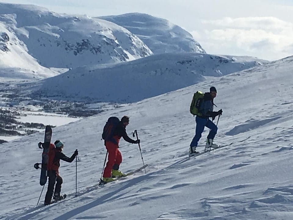 Spring, Off site, Day, Natural landscape, Winter, Skiing, Skiing, Mountain view, group of guests