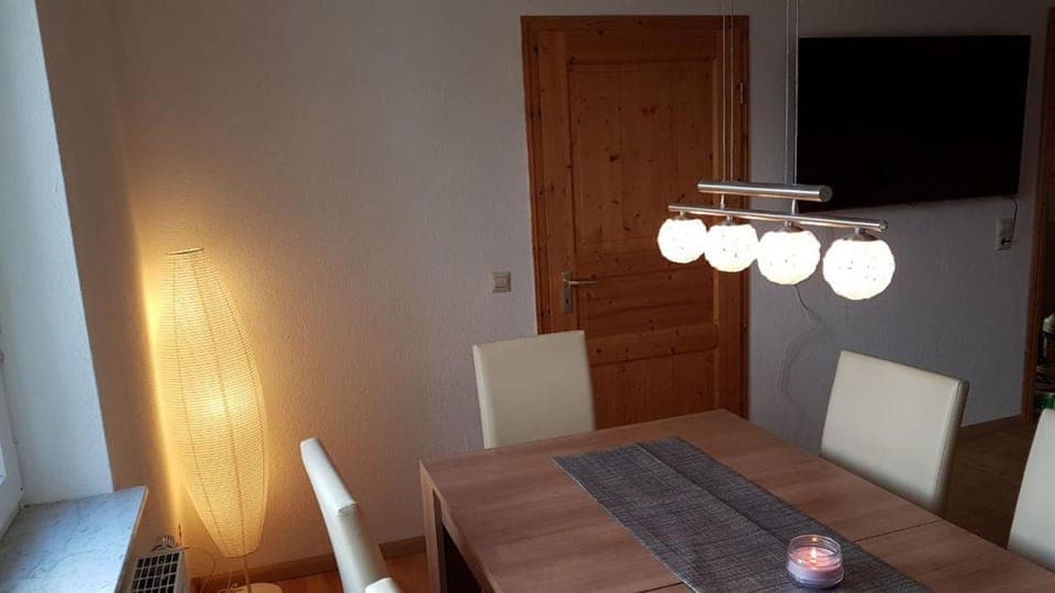 Seating area, Dining area