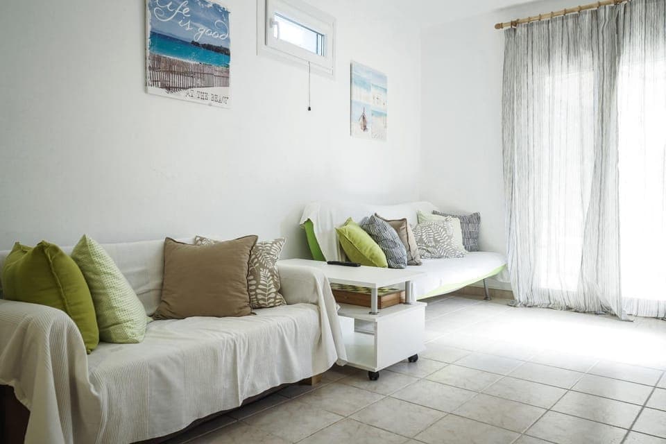 Bed, Living room, Seating area, Garden view