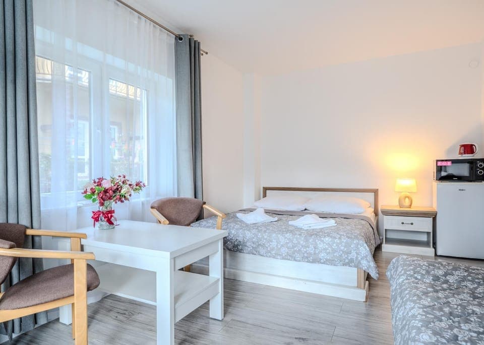 Bed, Coffee/tea facilities, microwave