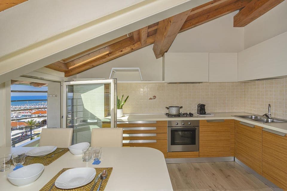 Coffee/tea facilities, Kitchen or kitchenette, Dining area