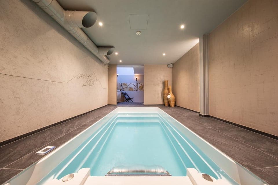 Hot Tub, Swimming pool