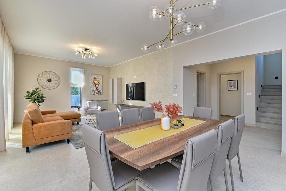 Living room, Dining area