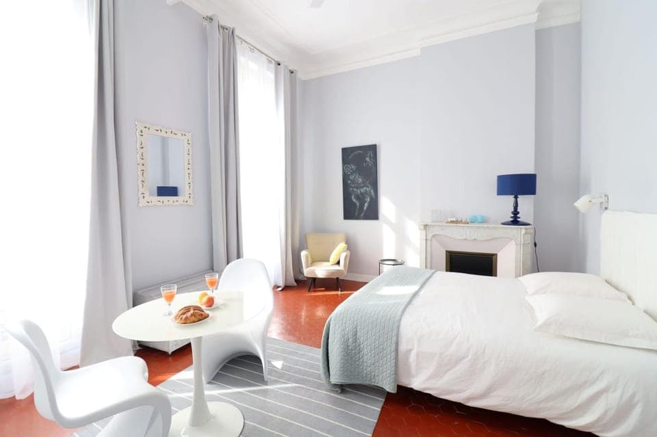 Bed, Photo of the whole room, Decorative detail