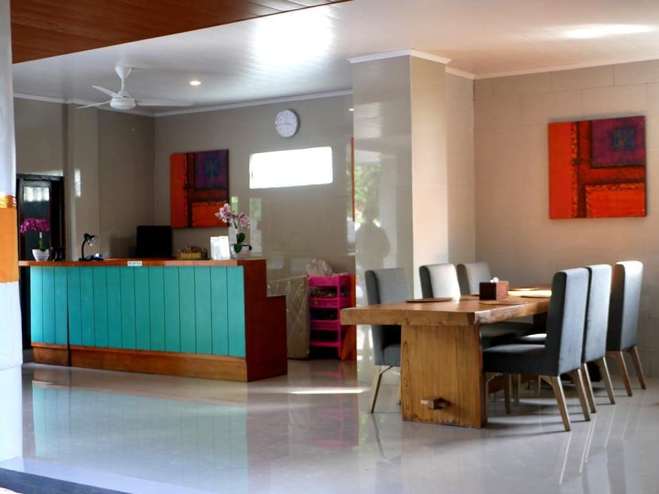 Lobby or reception, Seating area, Dining area