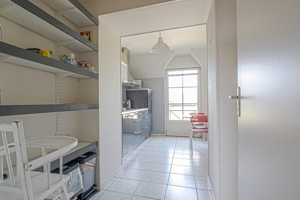 Kitchen or kitchenette, Dining area, oven