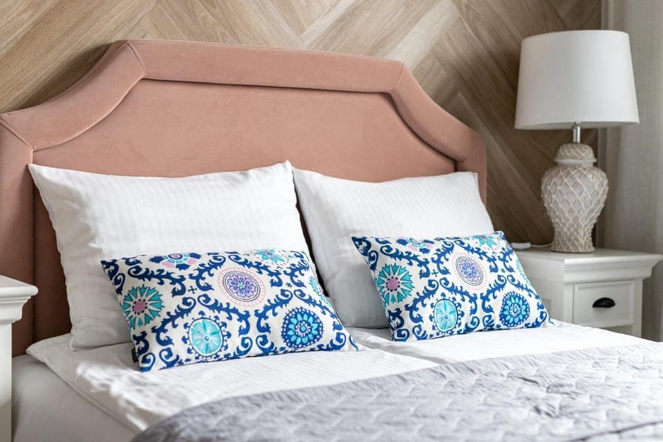 Bed, Seating area, Bedroom