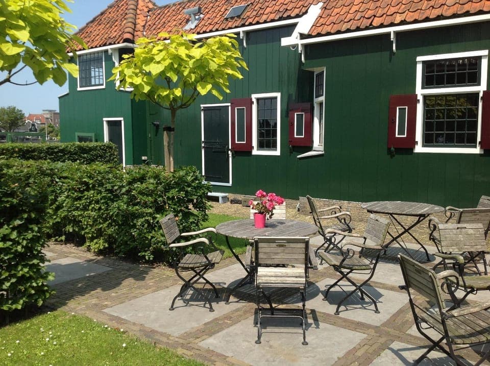 Property building, Patio, Spring, Day, Garden, Balcony/Terrace, Balcony/Terrace, Dining area, Garden view